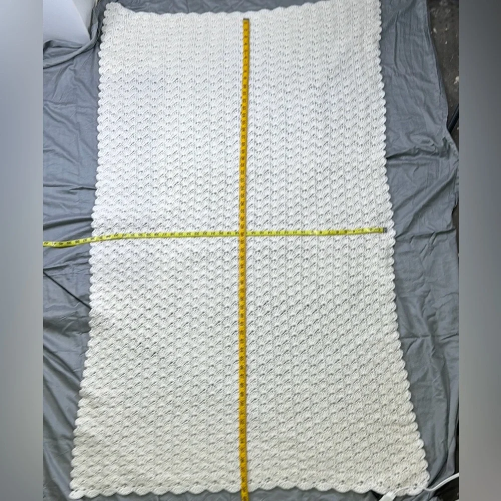 Handmade Crochet Afghan Cream Shell Stitch Scalloped Edge Throw Blanket